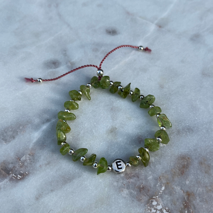 Peridot Armband mit Silber-Buchstaben