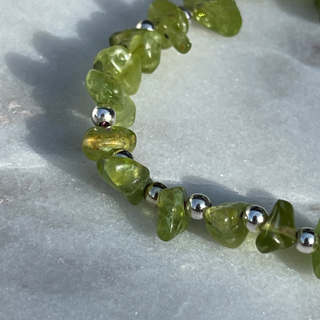 Peridot Armband mit Silber-Buchstaben