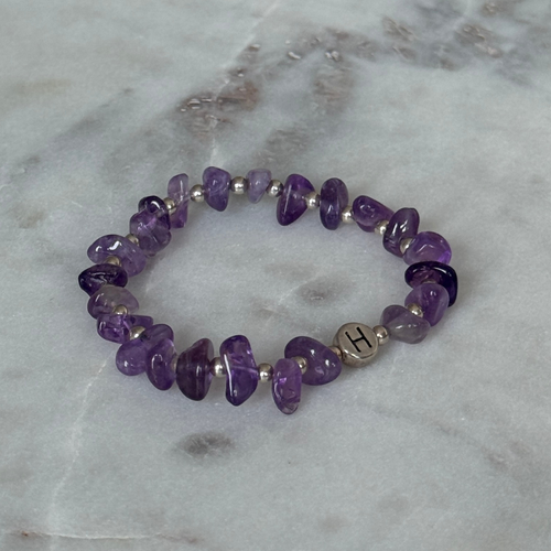 Amethyst Armband in Lila mit Buchstabenperlen in 925 Silber