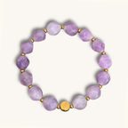 Armband mit Chalcedon Edelsteinen in Lila, personalisiert, Buchstabenperlen, goldfarbener Edelstahl