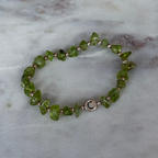 Peridot Armband in Grün, personalisiert, Buchstabenperlen, 925 Silber