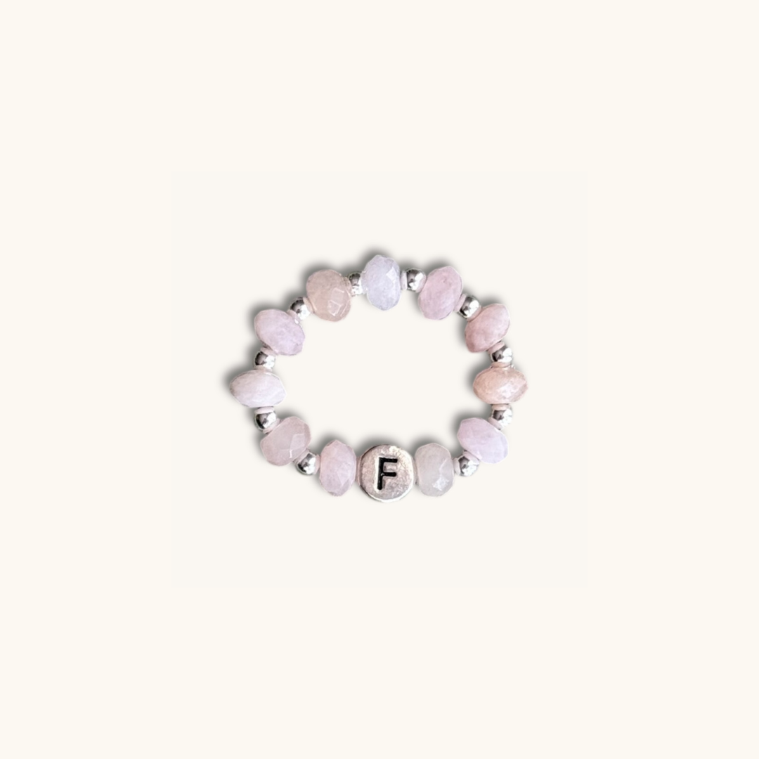 Ring mit Rosa Morganite und Buchstabenperle in Silber