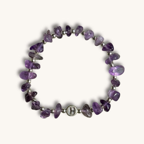 amethyst stretch armband mit silber buchstabenperle