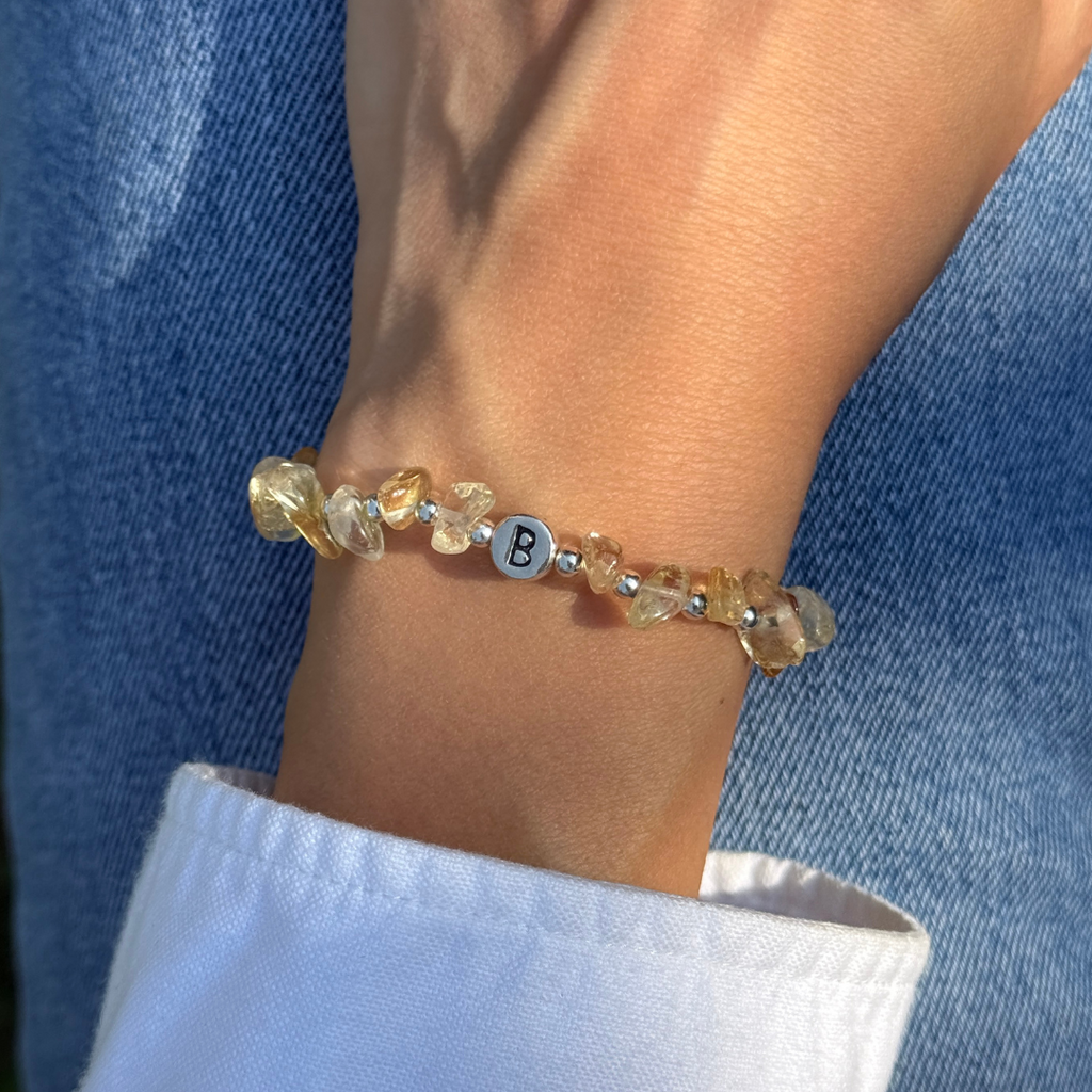 armband mit citrin und silber buchstabenperlen