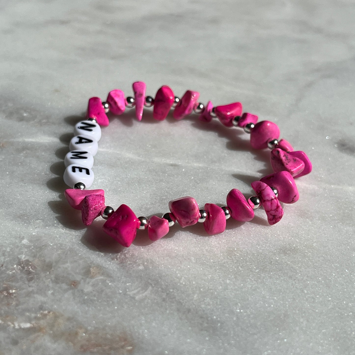 Pink Türkis Armband mit Acryl-Buchstaben