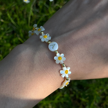 Daisy bracelet with mother of pearl letters and clasp