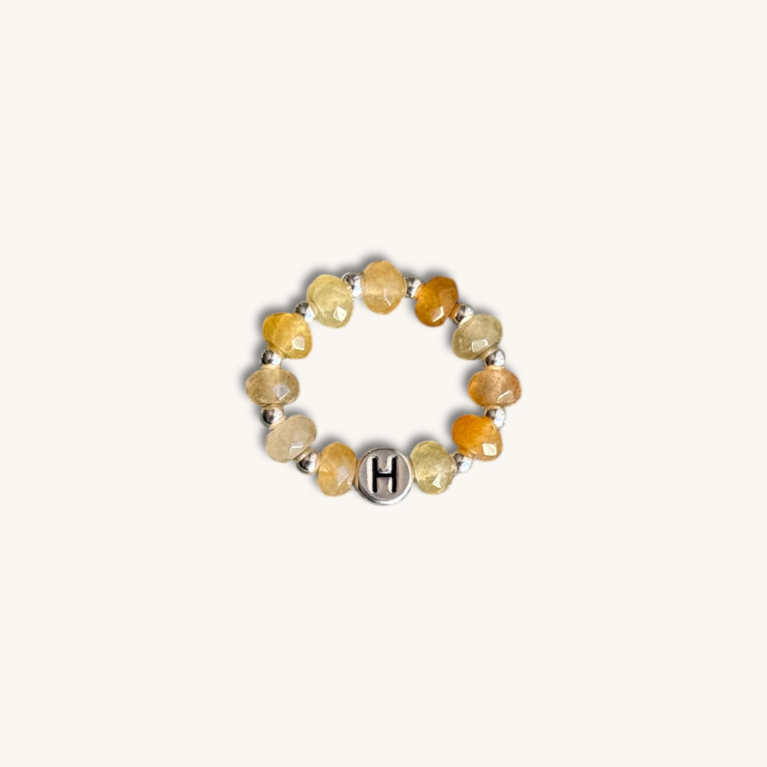 Ring aus Gelber Gobi Jade und Buchstabenperle in Silber